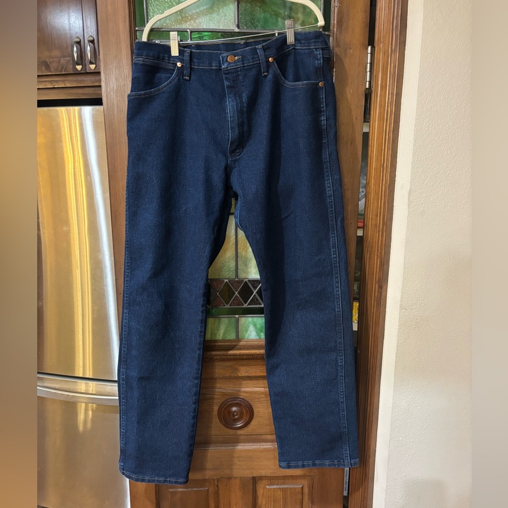 Wrangler Men's Straight Leg Jeans in Deep Blue Denim